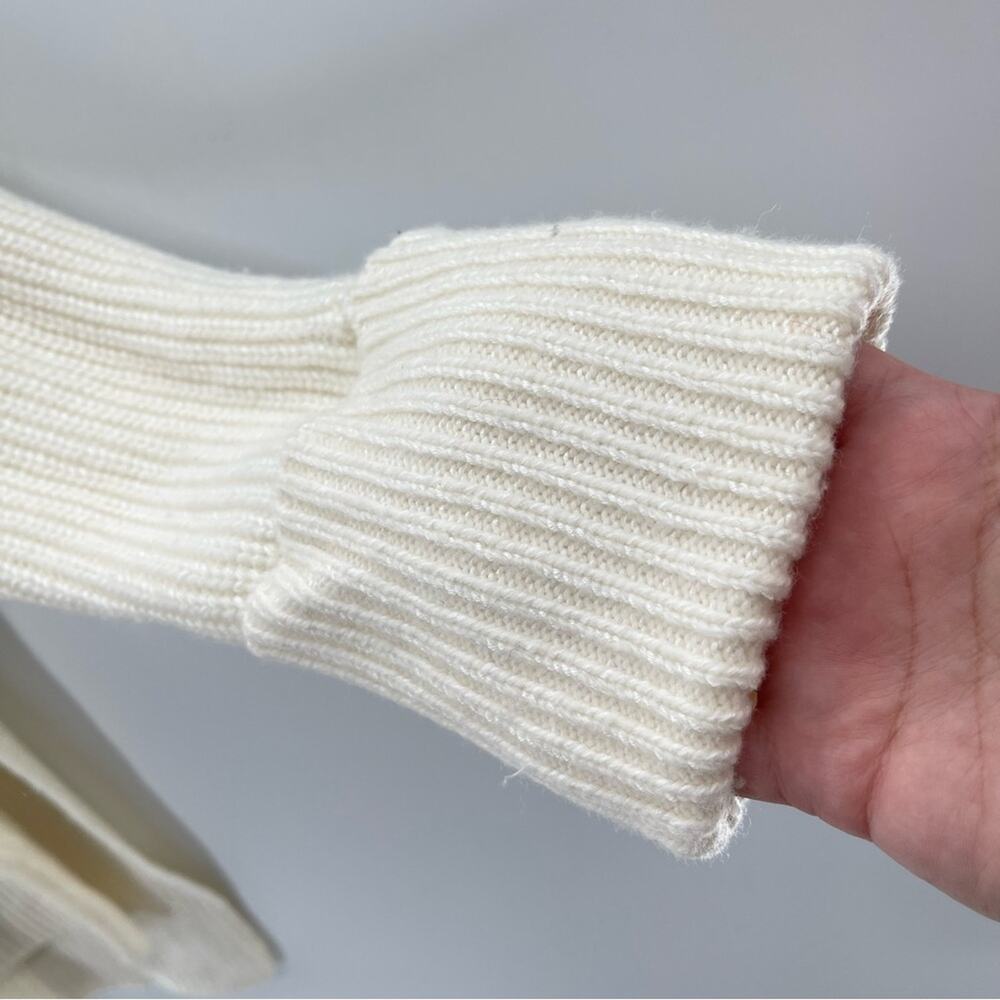 Athleta Shasta V-Neck Oversized Wool Chunky Knit Ivory
Dove Chunky Sweater Small - Picture 7 of 12